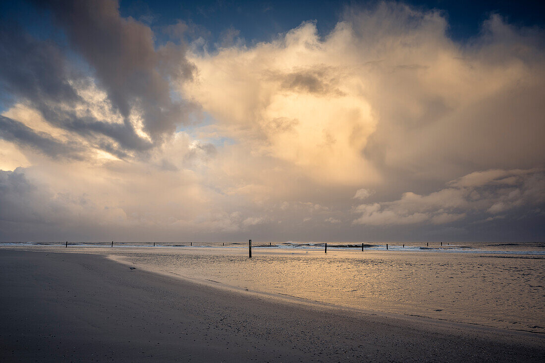 Beach in storm and rain, Norderney, East Frisian Islands, Lower Saxony, Germany, Europe