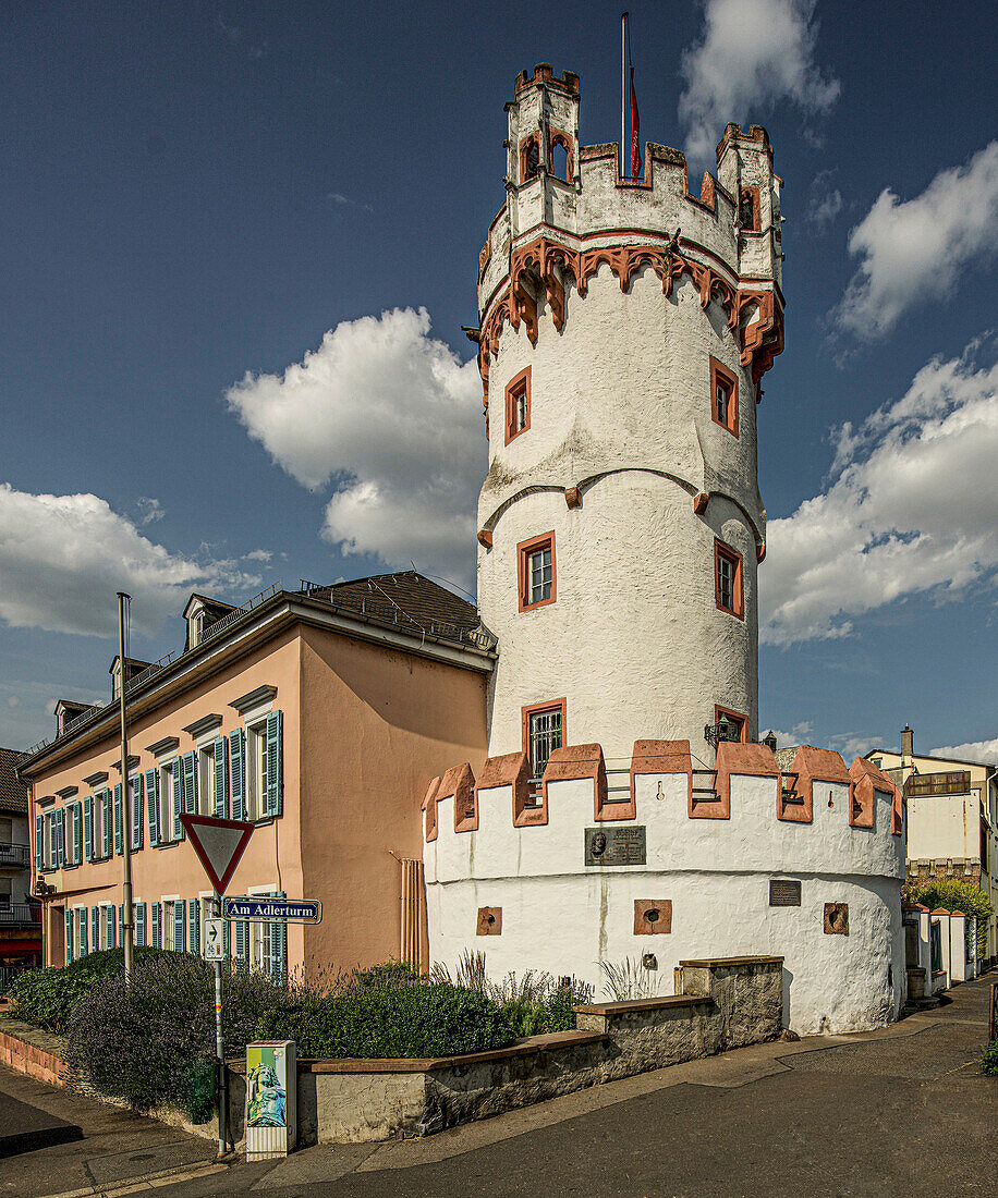 Adlerturm in der Altstadt von Rüdesheim, Teil der mittelalterlichen Stadtbefestigung (15.Jh.), Oberes Mittelrheintal, Hessen, Deutschland