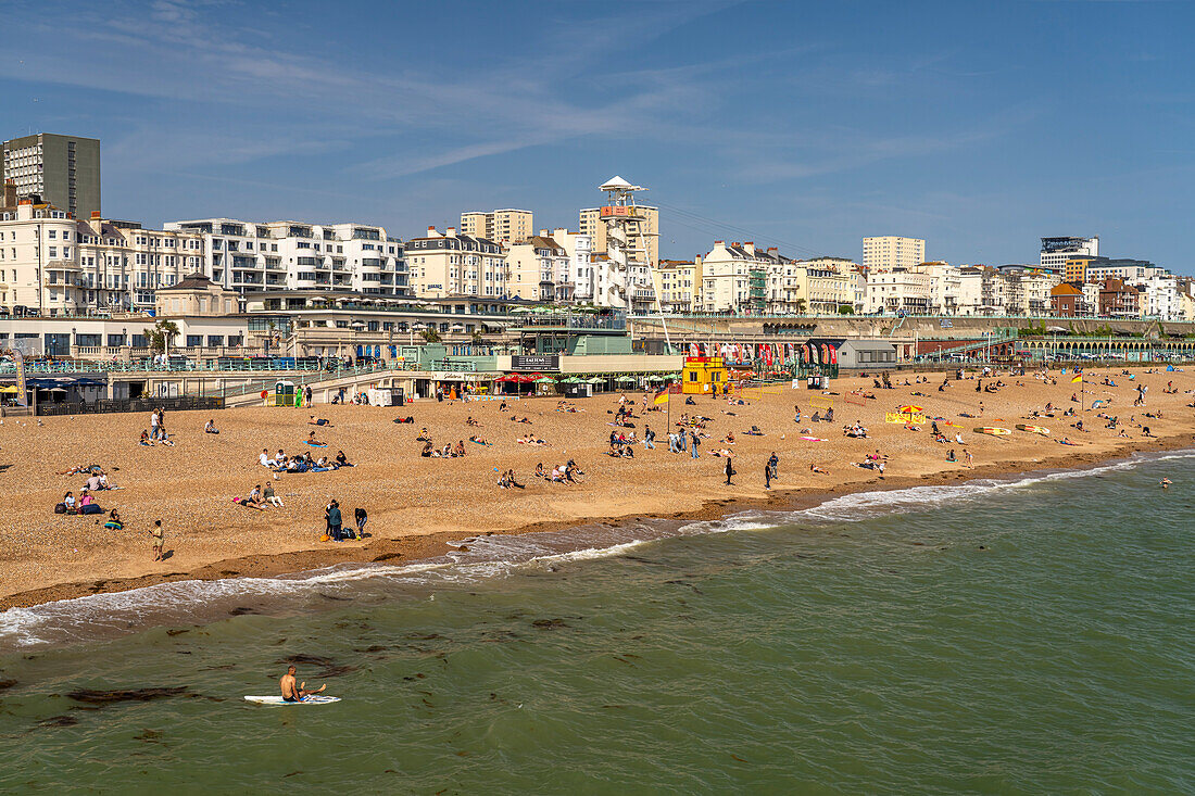 Am Strand im Seebad Brighton, England, Großbritannien, Europa 