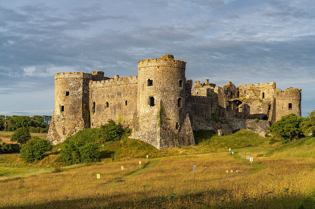 Burgruine Carew Castle, Pembrokeshire, Wales, Großbritannien, Europa  