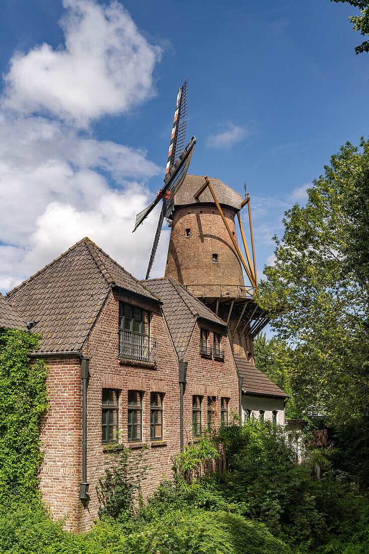 Die Stadtwindmühle in Kalkar, Niederrhein, Nordrhein-Westfalen, Deutschland, Europa