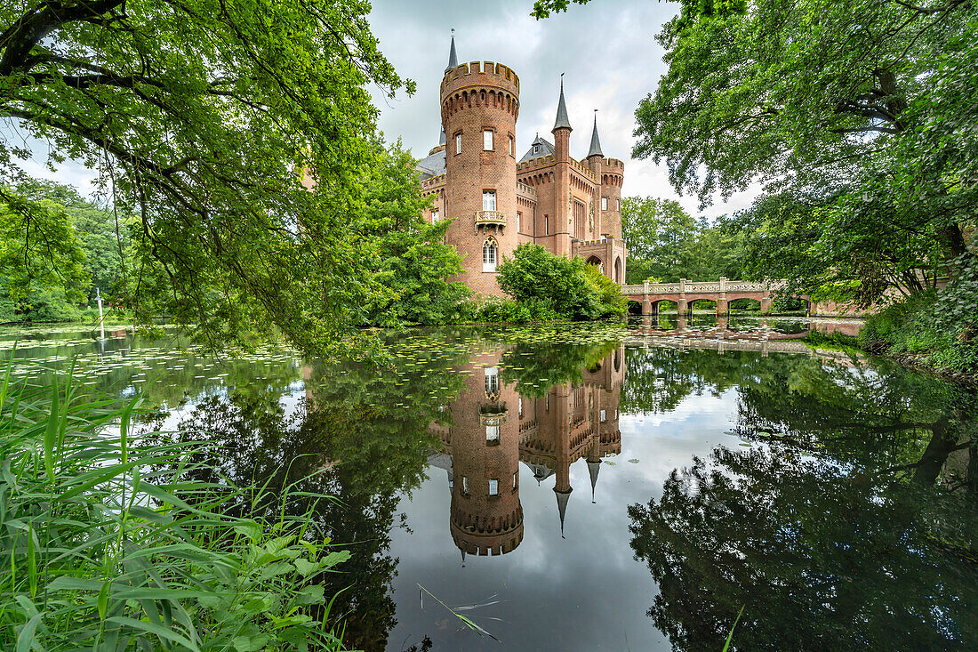 Wasserschloss Schloss Moyland, Bedburg-Hau, Kreis Kleve, Nordrhein-Westfalen, Deutschland, Europa\n
