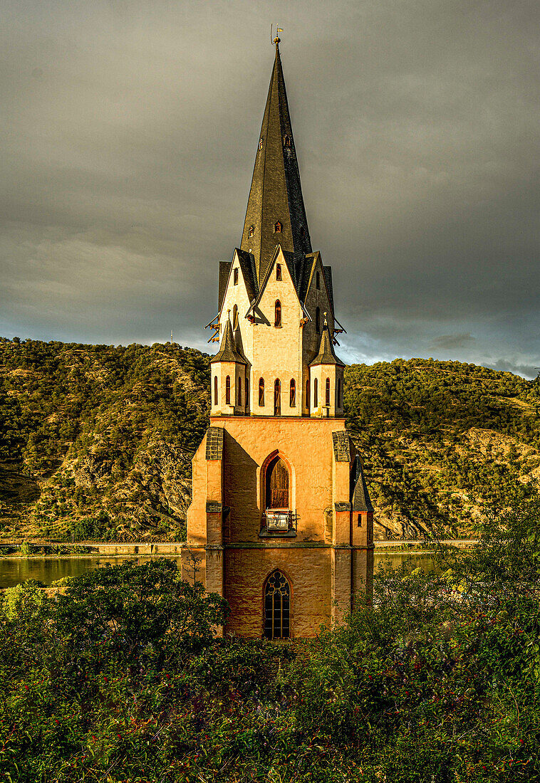 The Church of Our Lady in Oberwesel and the Rhine Valley in the evening light, Upper Middle Rhine Valley, Rhineland-Palatinate, Germany