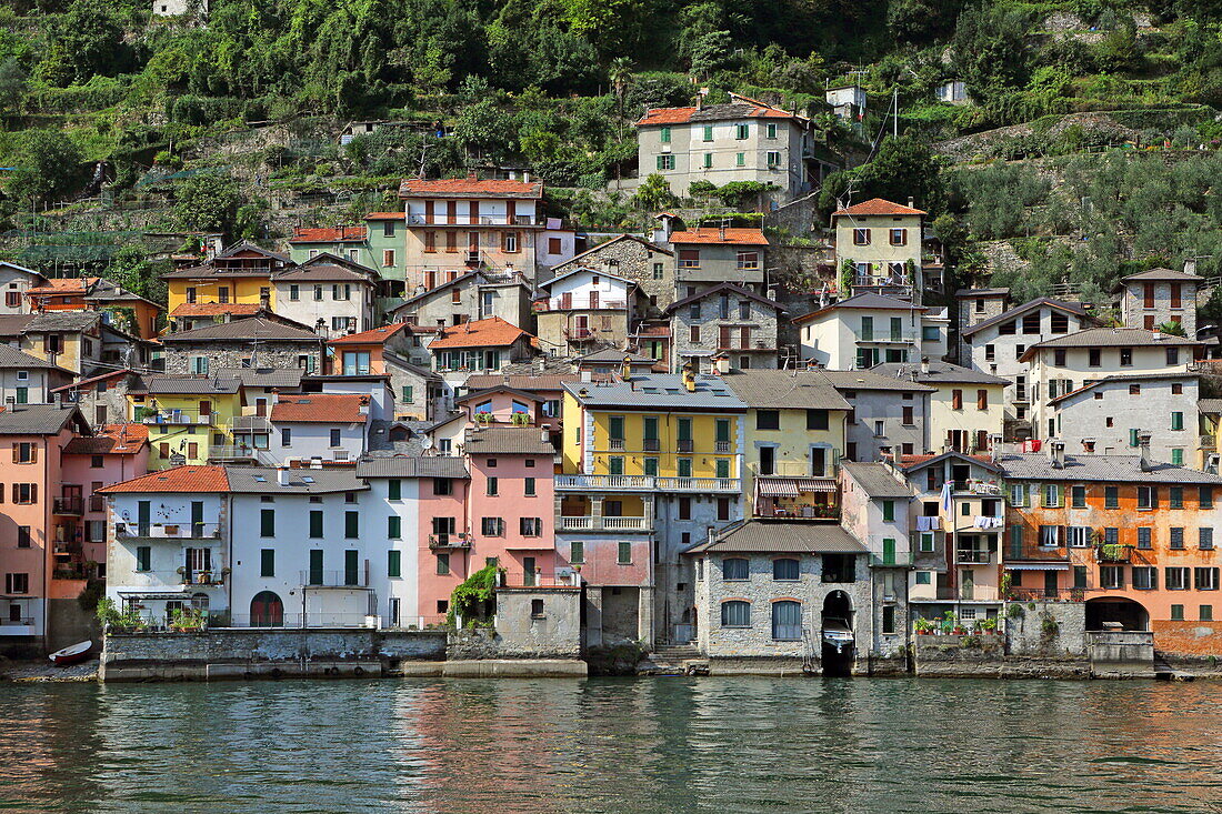 Der Ort Brienno an der Westküste des Comer See, Lombardei, Italien