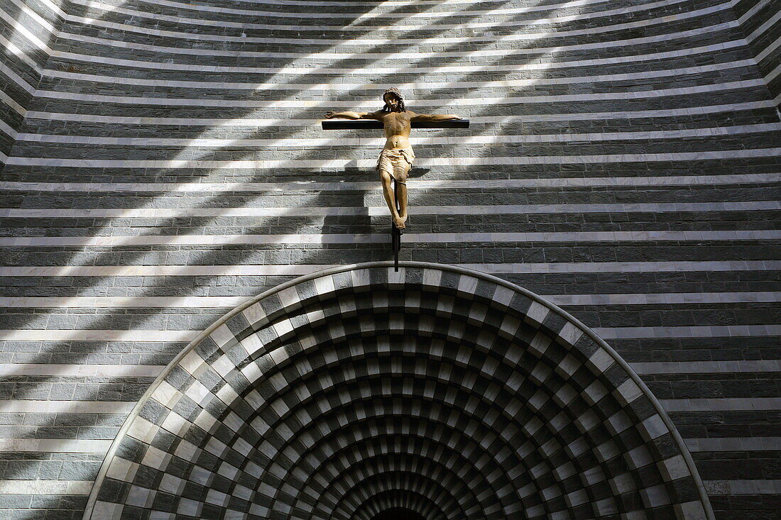 Kirche von Mario Botta, Mogno, Tessin, Schweiz