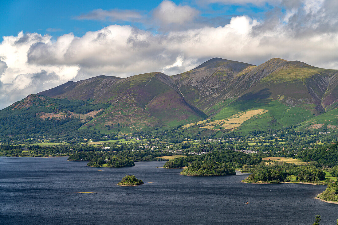 Blick auf den See Derwent Water im Lake District, England, Großbritannien, Europa 