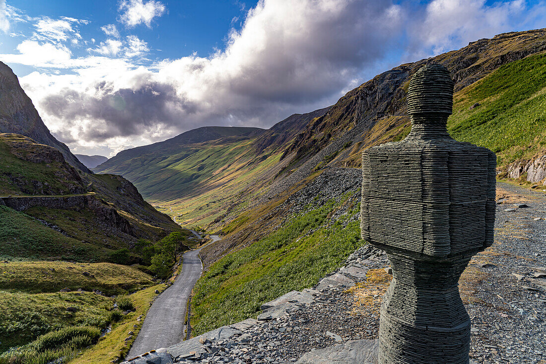 Schiefer Skulptur der Schiefer Miene Honister Slate Mine und der Honister Pass im Lake District, England, Großbritannien, Europa 