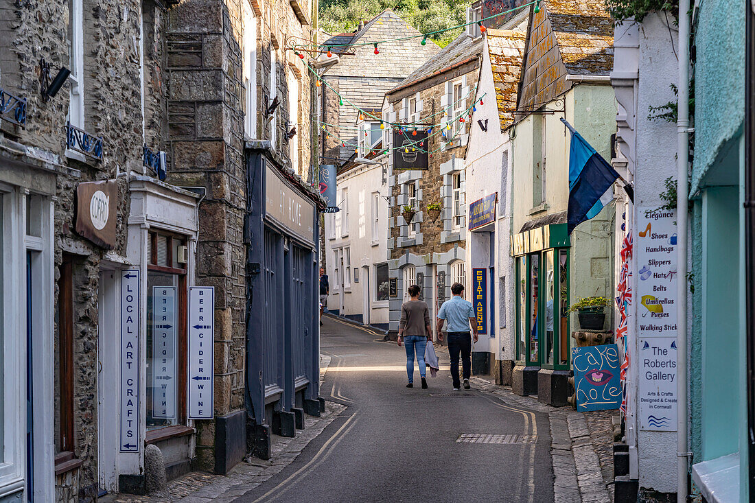 Alleyway in the old town of Mevagissey, Cornwall, England, United Kingdom, Europe