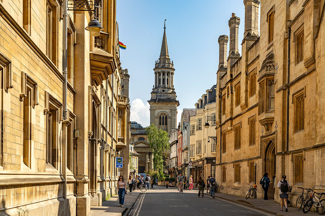 Turl Street und die ehemalige anglikanische Kirche All Saints Church in Oxford, Oxfordshire, England, Großbritannien, Europa \n
