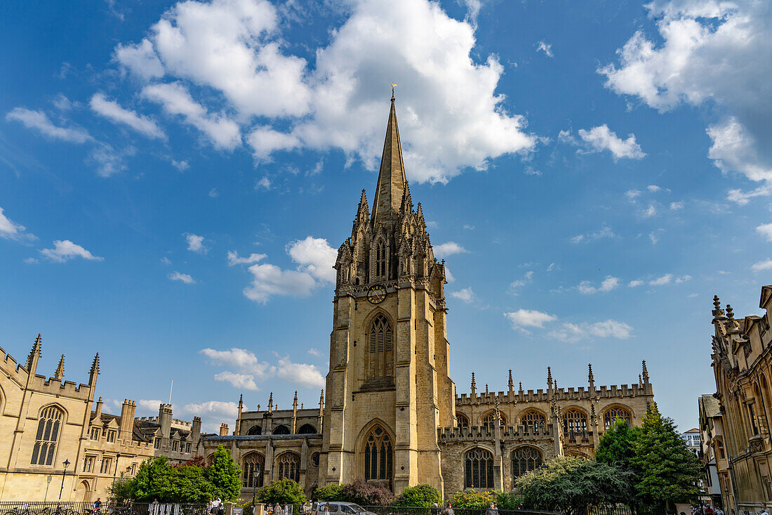Die Universitätskirche Church of St Mary the Virgin in der Abenddämmerung, Oxford, Oxfordshire, England, Großbritannien, Europa 