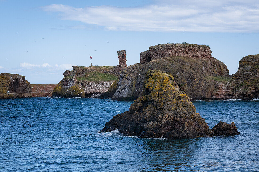 Blick auf die Burgruine von Dunbar Castle, East Lothian, Schottland, Vereinigtes Königreich