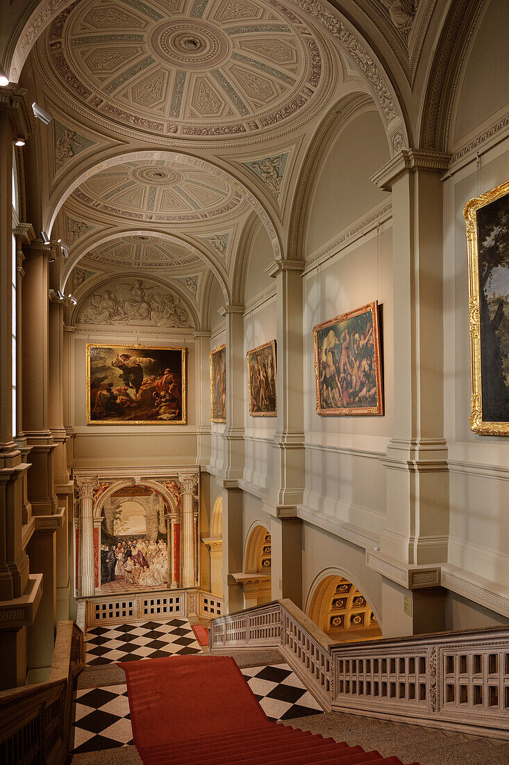 prächtiges Treppenhaus in der "Gemäldegalerie Alte Meister" im Dresdner Zwinger, Dresden, Freistaat Sachsen, Deutschland, Europa