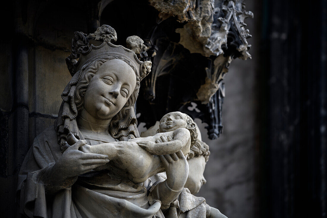 Figürliche Darstellungen an der Fassade des Ulmer Münster, Ulm, Baden-Württemberg, Deutschland, Europa