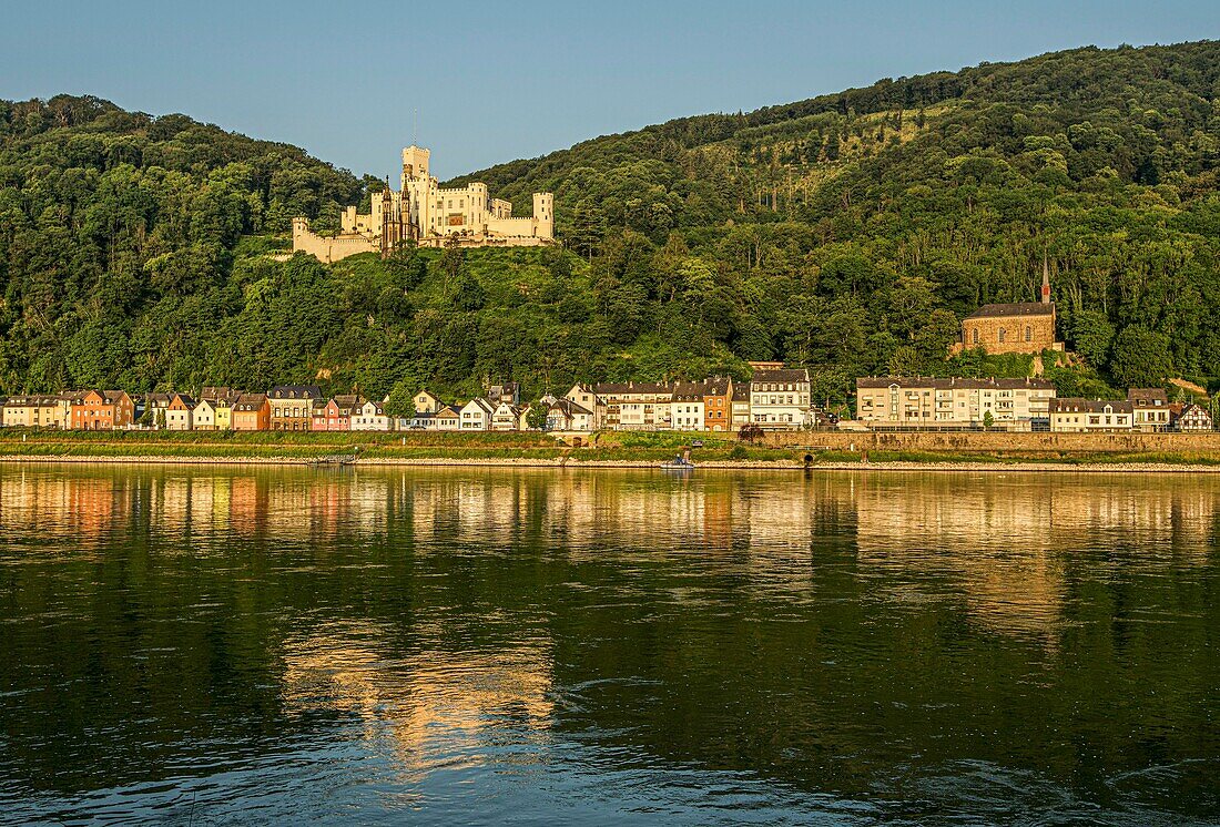 Schloss Stolzenfels im Morgenlicht, Koblenz, Oberes Mittelrheintal, Rheinland-Pfalz, Deutschland