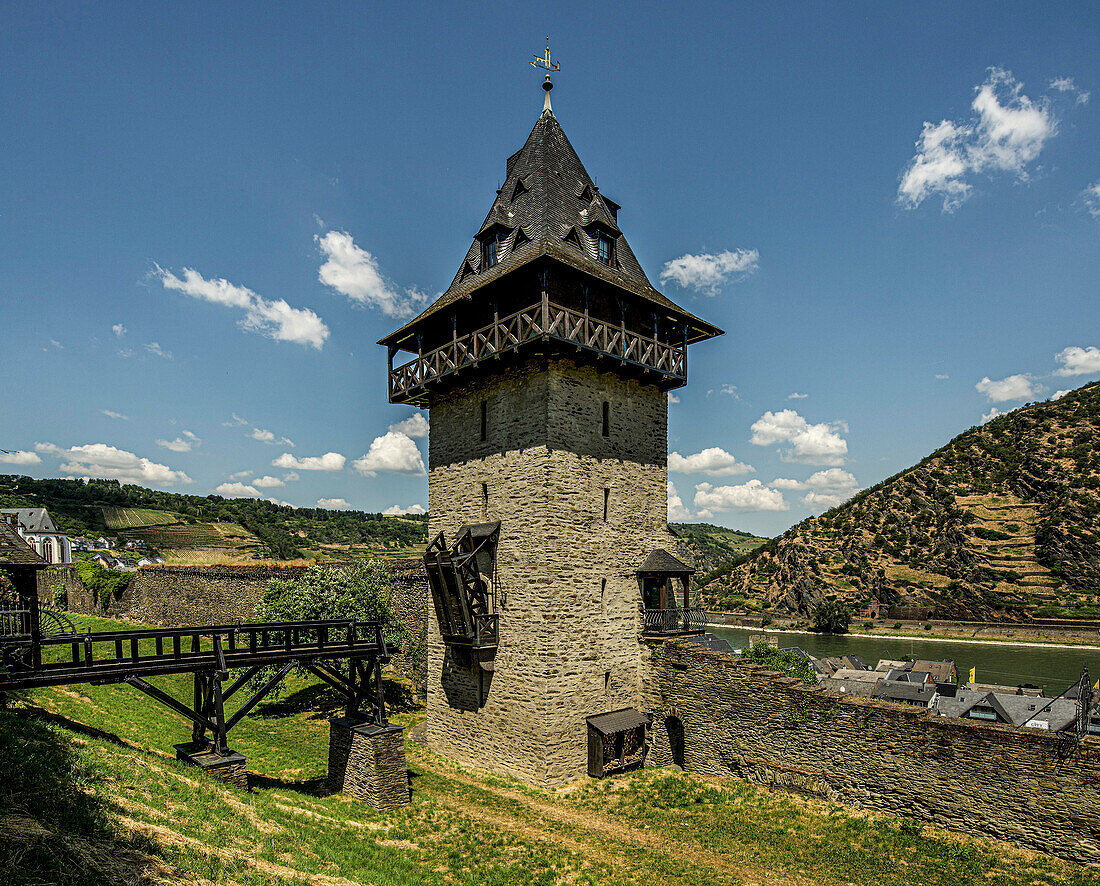 Kuhhirtenturm and city wall on the Michelfeld, view to the Rhine Valley, Upper Middle Rhine Valley, Rhineland-Palatinate, Germany