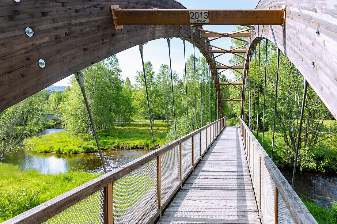 Holzbrücke über die Kalte Moldau, Moldautal, bei Černý Kříž, Nationalpark Šumava, Böhmerwald, Tschechien