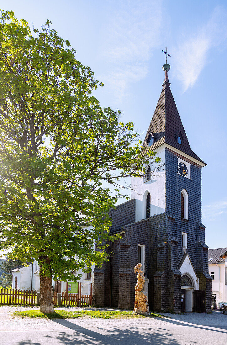 Kirche St. Stephan in Kvilda im Nationalpark Šumava im Böhmerwald, Tschechien