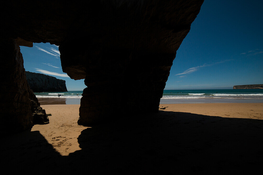Höhle am Ufer, Sagres, Algarve, Portugal