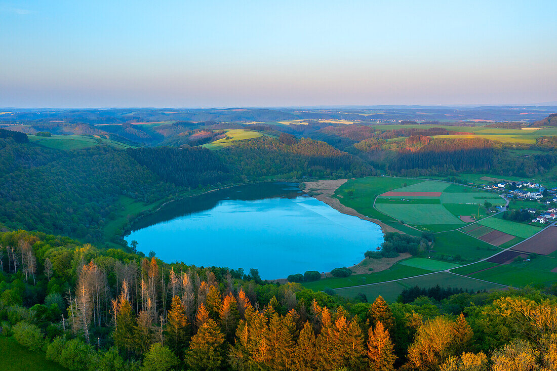 Meerfelder Maar, Meerfeld, Eifel, Rheinland-Pfalz, Deutschland