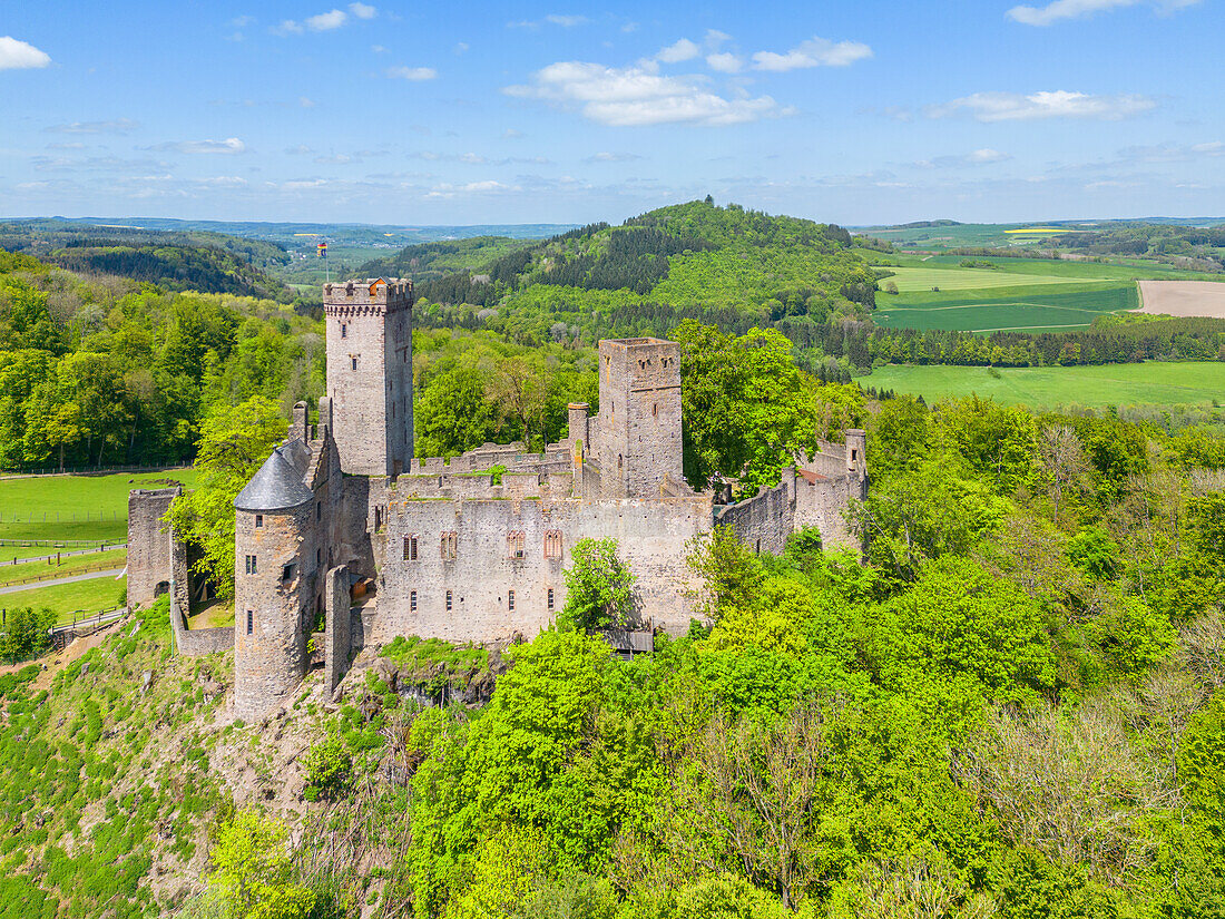 Ruine der Kasselburg bei Pelm nahe Gerolstein, Eifel, Rheinland-Pfalz, Deutschland