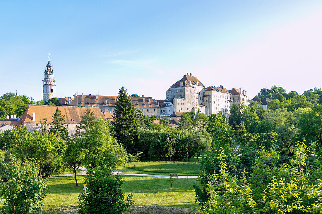 Blick über den Hirschgarten auf das Schloss, Český Krumlov, Südböhmen, Tschechien