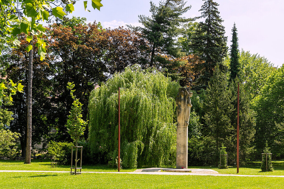 Denkmal den Gefallenen im 1. Weltkrieg im Stadtpark in Český Krumlov in Südböhmen in Tschechien
