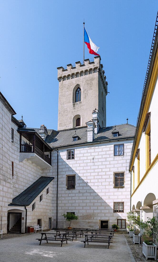 Innenhof der Unteren Burg Rožmberk, Rožmberk nad Vltavou, Südböhmen, Tschechien