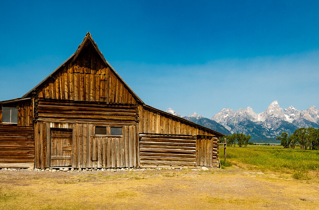 Einsamer ehemaliger Bauernhof Moulton Barn in den Antelope Flats, Grand Teton Nationalpark, Wyoming, USA