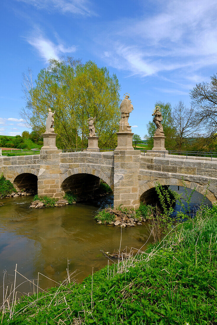 Die Baunachbrücke in Frickendorf, Stadt Ebern, Naturpark Haßberge, Landkreis Haßberge, Unterfranken, Franken, Bayern, Deutschland