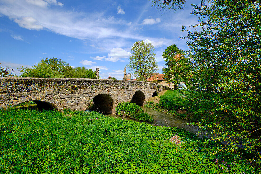 Historische Brücke über die Rodach in Seßlach, Landkreis Coburg, Oberfranken, Franken, Bayern, Deutschland