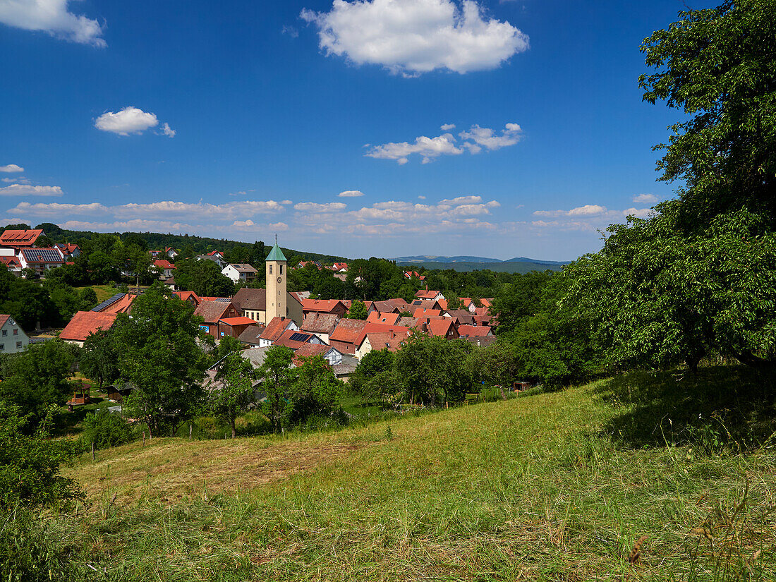 Blick auf Roth in der Rhön, Biosphärenreservat Rhön, Unterfranken, Franken, Bayern, Deutschland