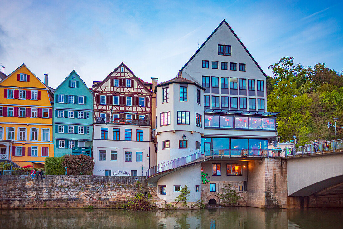 Neckar und Eberhardsbrücke in der Altstadt, Tübingen, Baden-Württemberg, Deutschland