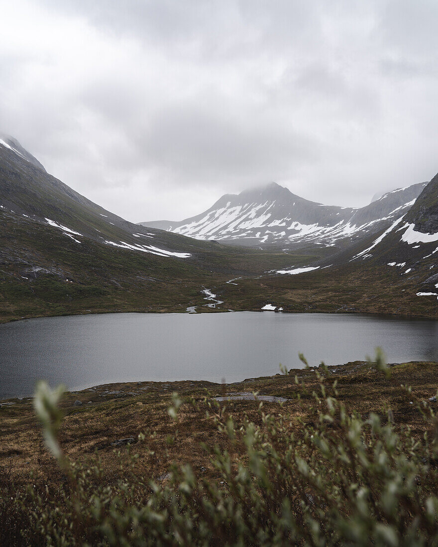 See auf einer norwegischen Hochebene, Norwegen, Skandinavien, Nordeuropa