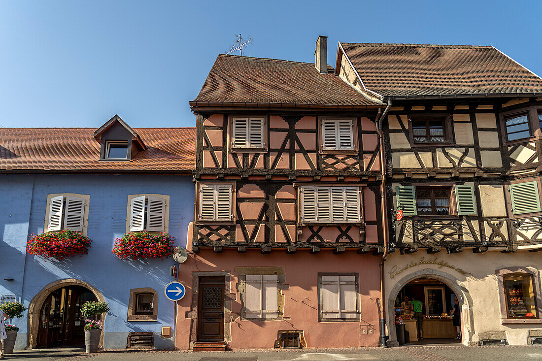 Fachwerkhäuser in Eguisheim, Elsass, Frankreich 