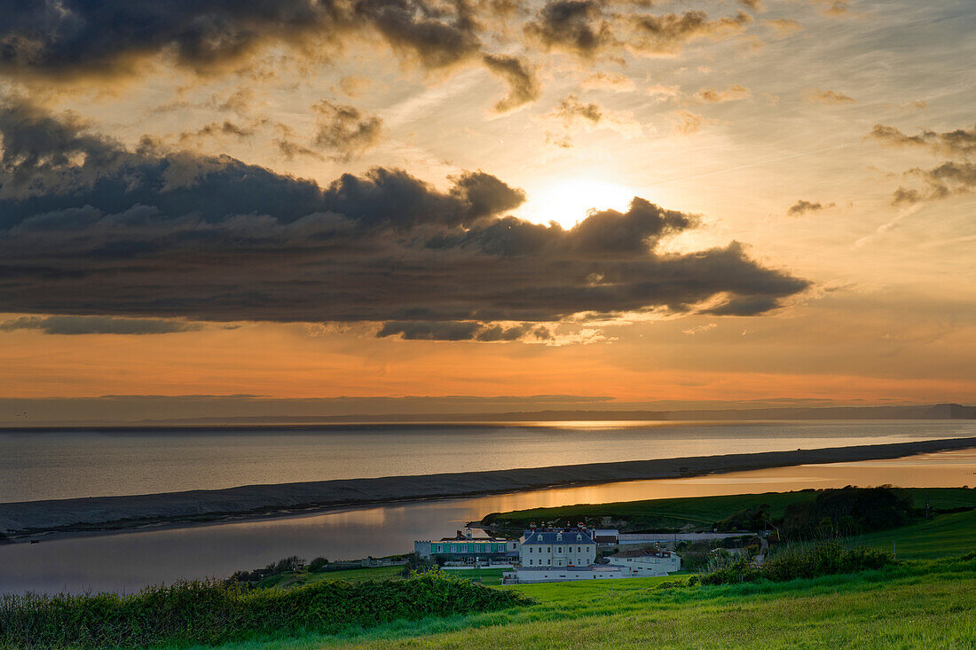 Großbritannien, England, Südengland, West Dorset, Heritage coast bei Chickerell, Sonnenuntergang