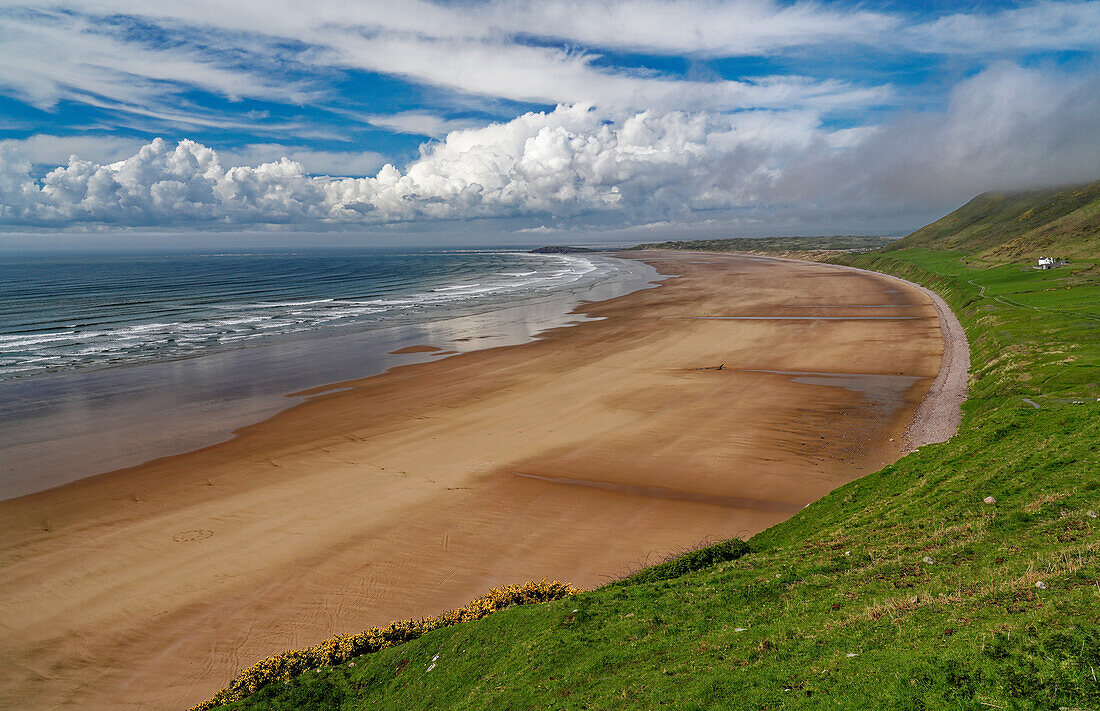 Großbritannien, Wales, Gower Halbinsel, Strand 'Rhossily Beach' mit altem Pastor House