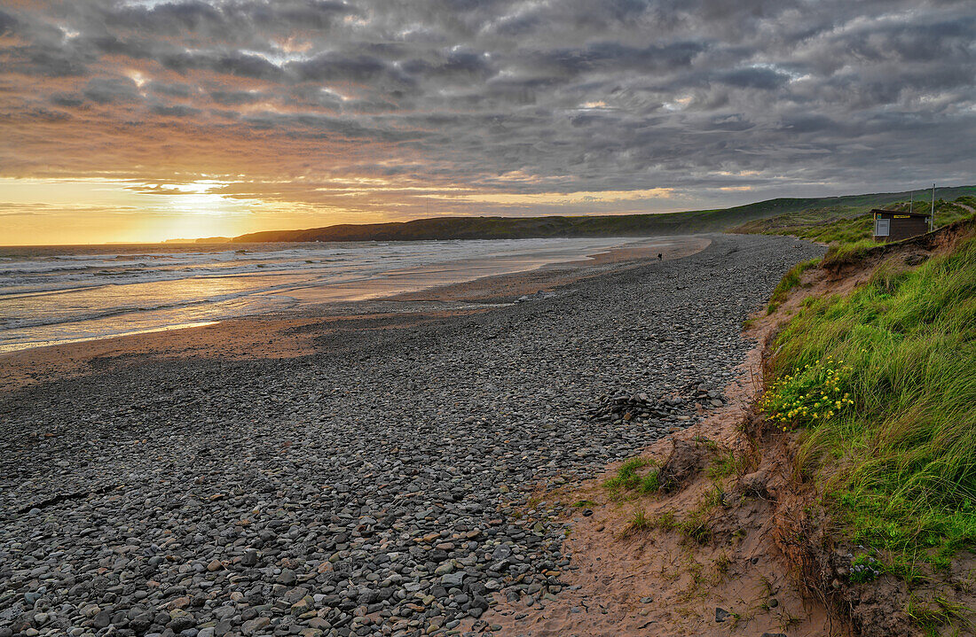 UK, Wales, Pembroke, Freshwater west bay at sunset