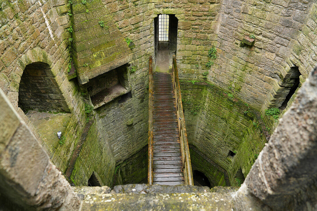 Großbritannien, Nord West Wales, Gwynedd, Burgruine Caernarfon castle, Blick in den Wehrturm