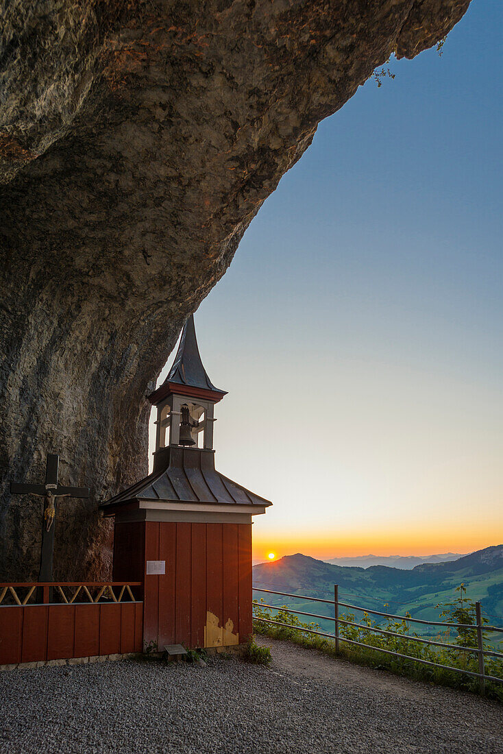 Wildkirchli, Sonnenaufgang, unterhalb der Ebenalp, Weissbad, Alpstein, Kanton Appenzell Innerrhoden, Schweiz