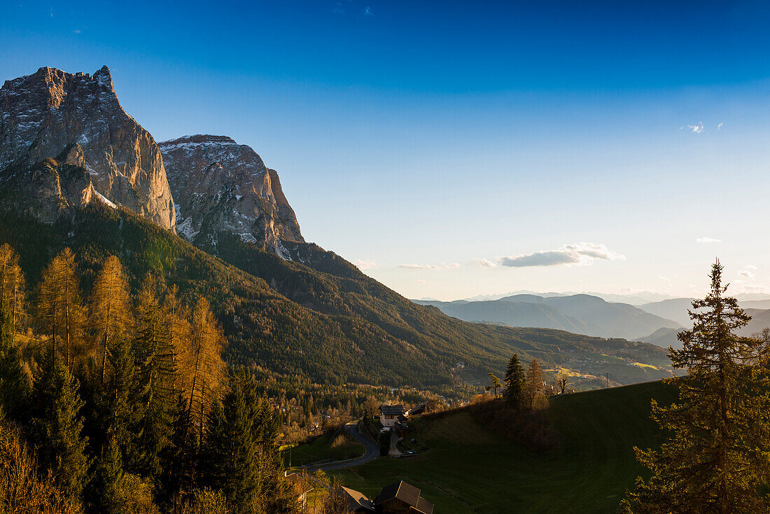 Berglandschaft im Frühjahr, Seiser Alm, Grödnertal, Dolomiten, Südtirol, Italien