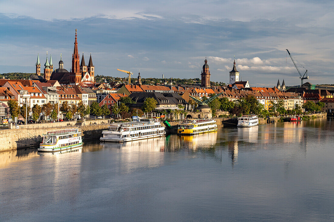 Excursion boats on the Mainkai, the Main and the old town of Würzburg, Bavaria, Germany