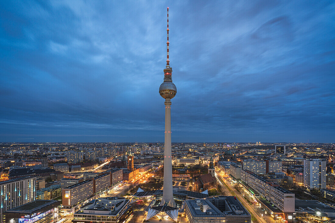 Ausblick über Berlin und den Fernsehturm in Berlin, Deutschland