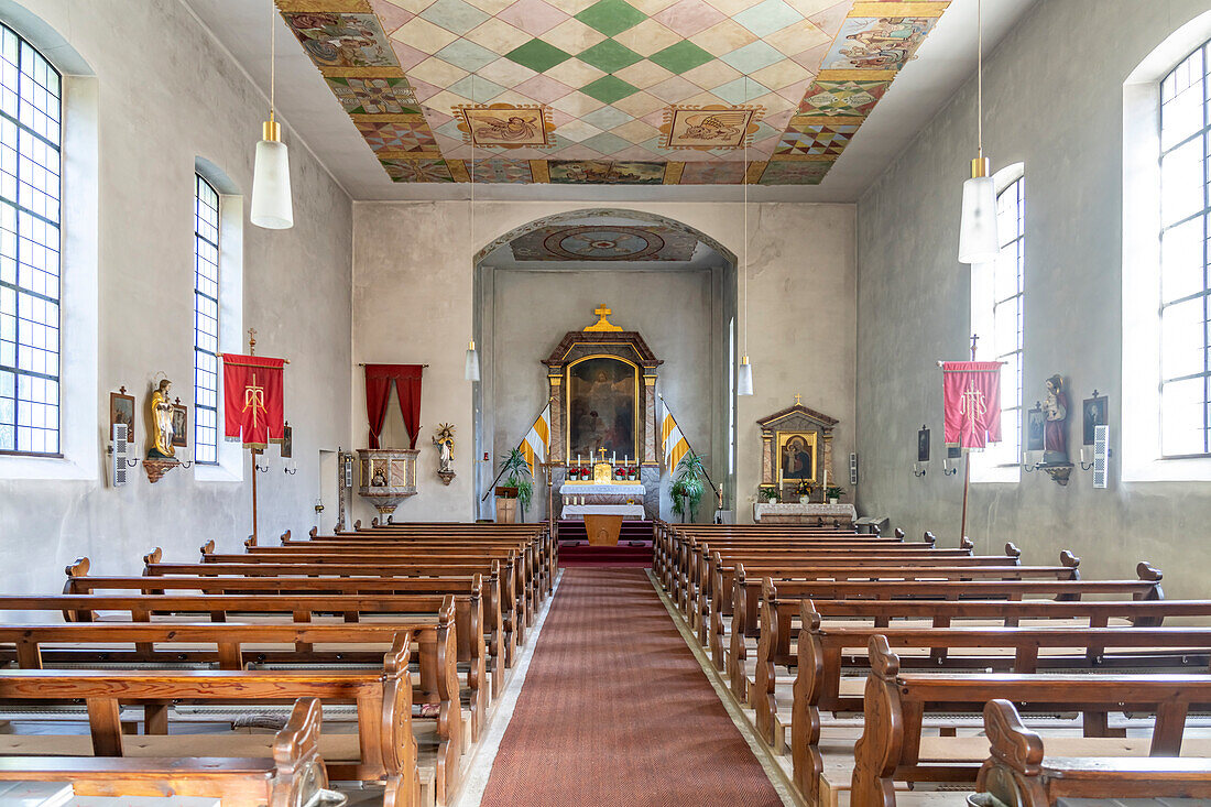Innenraum der katholischen Herz-Jesu-Kirche in Tüchersfeld in der Fränkischen Schweiz, Stadt Pottenstein, Bayern, Deutschland 
