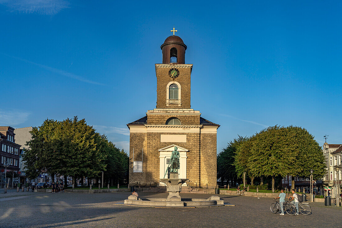 Die St. Marienkirche auf dem Markt in Husum, Kreis Nordfriesland, Schleswig-Holstein, Deutschland, Europa