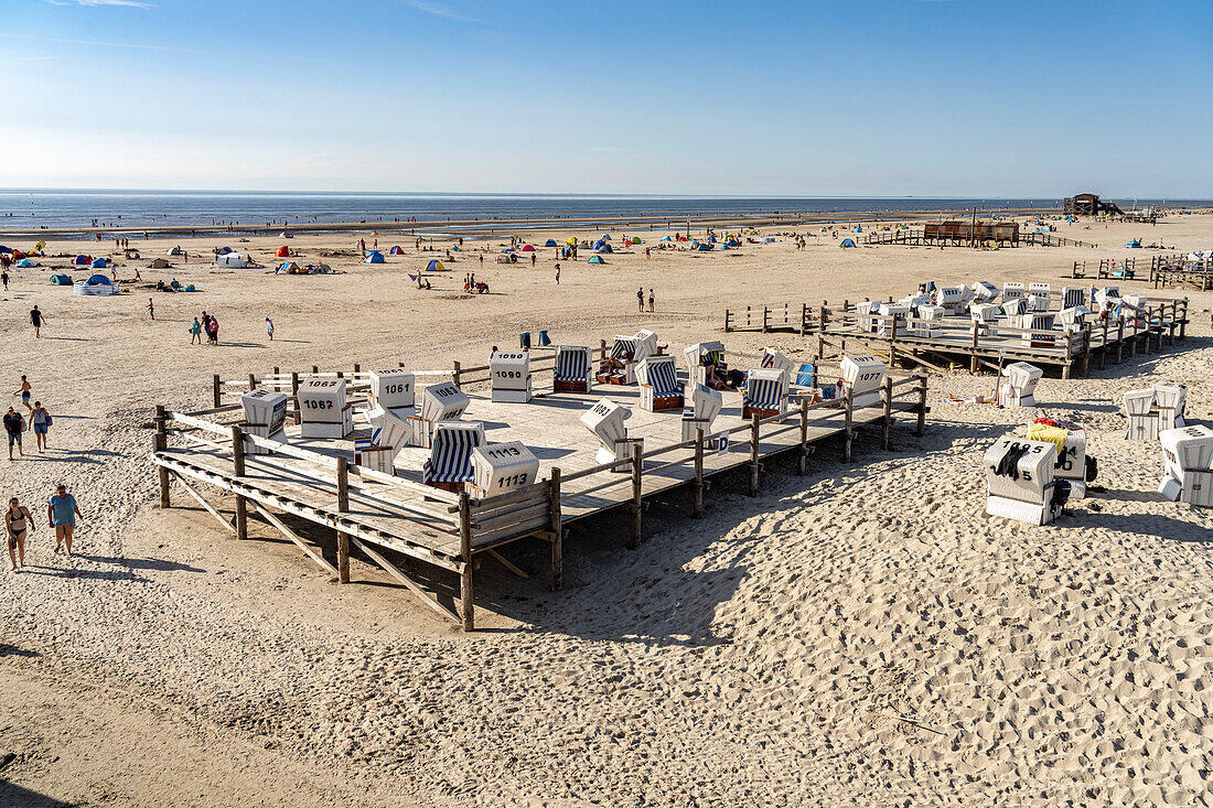 Beach chairs on the beach in Sankt Peter-Ording, Nordfriesland district, Schleswig-Holstein, Germany, Europe