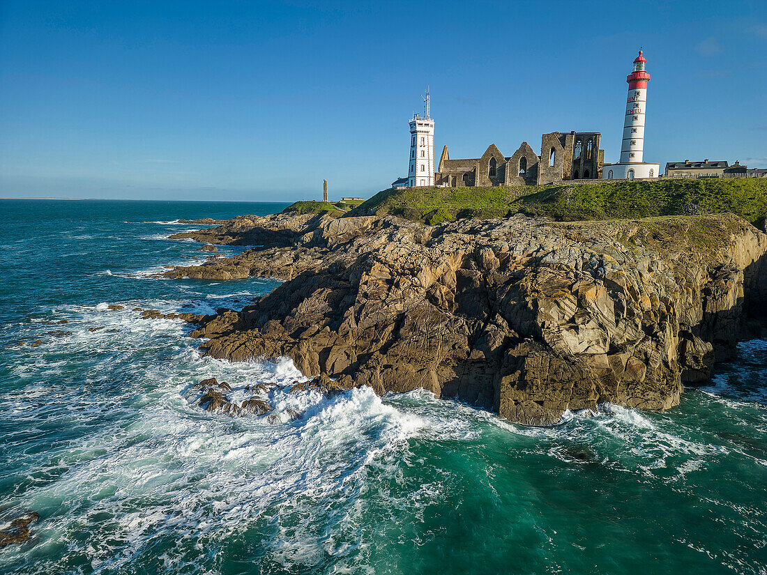 Leuchtturm Saint-Mathieu und Ruinen der Abbaye de Saint-Mathieu, Plougonvelin, Finistère, Bretagne, Frankreich