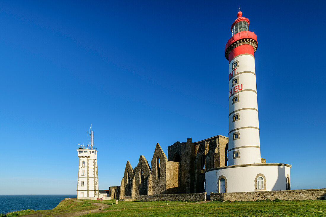 Leuchtturm Saint-Mathieu und Ruinen der Abbaye de Saint-Mathieu, Plougonvelin, Finistère, Bretagne, Frankreich