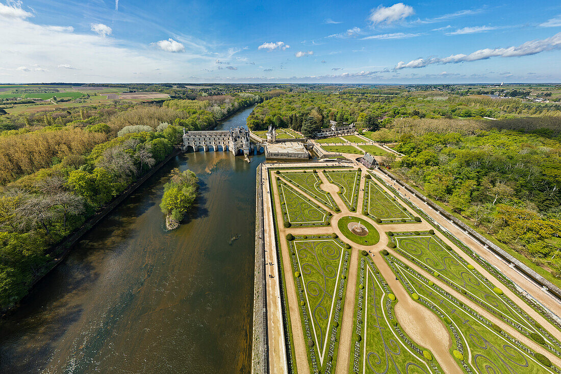 Château de Chenonceau with gardens on the Cher River, Loire Castles, Loire Valley, UNESCO World Heritage Site Loire Valley, France