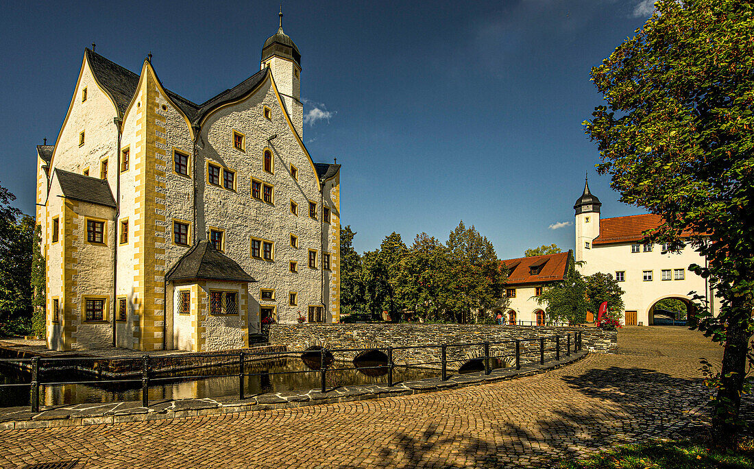 Klaffenbach moated castle with castle bridge and gate building, Chemnitz, Saxony, Germany