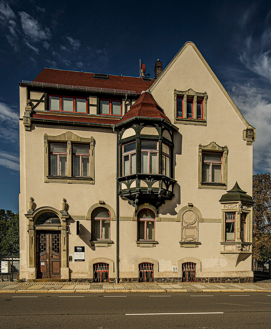 Renoviertes grümdereitliches Wohnhaus in der Zwickeuer Straße (1902), Chemnitz, Sachsen, Deutschland